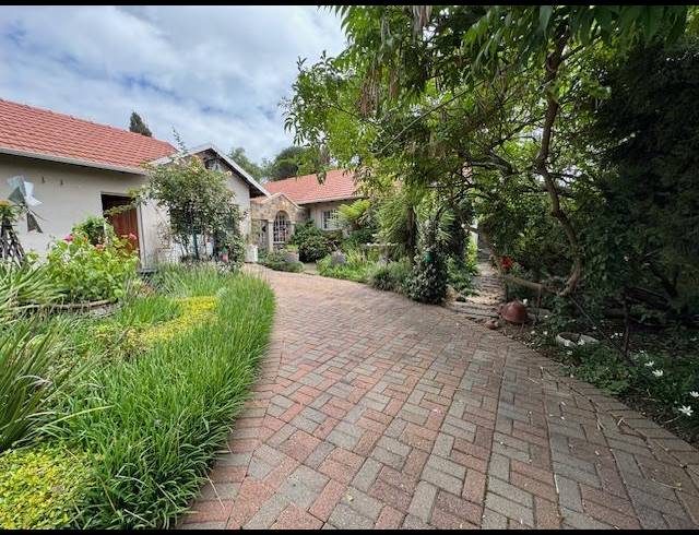 3 BEDROOM HOUSE FOR SALE IN VAN RIEBEECK PARK